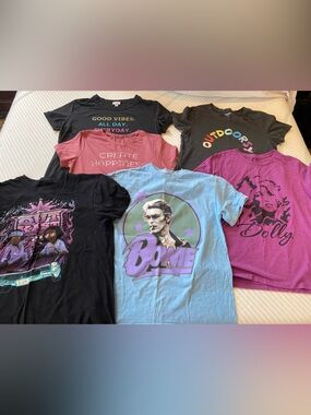 Bundle of 7 Graphic Women’s Medium T-Shirts